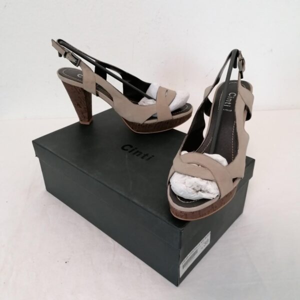 Cinti sandali in pelle scamosciata con tacco 9 cm