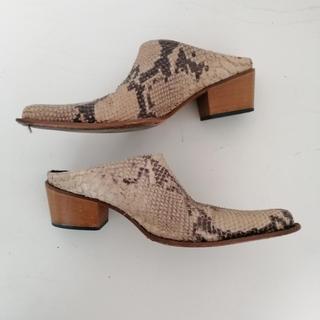 Frau scarpe a punta effetto serpente pitone. Tallo