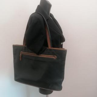 Stefano Serapian grossa borsa a spalla in pelle. B