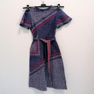Abito handmade, sartoria vintage. Realizzato in de